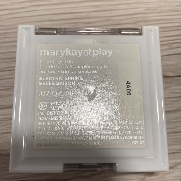 Mary Kay at play eyeshadow & tinted balm set - Picture 3 of 5